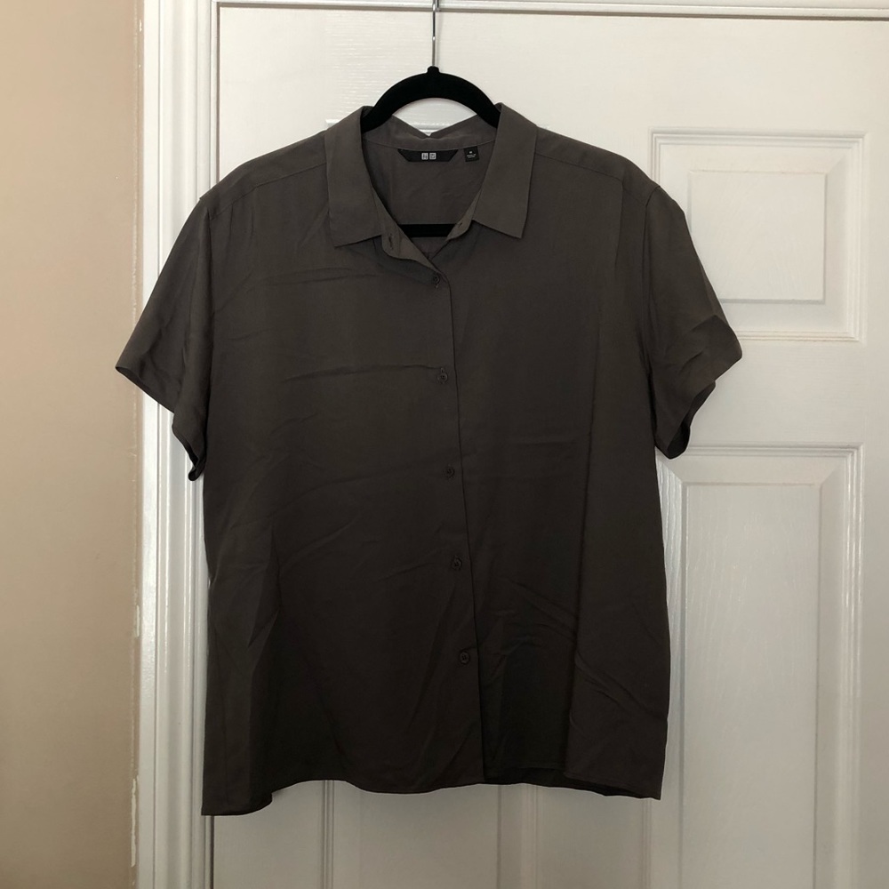 Uniqlo | Button Up Top | Gray | Medium